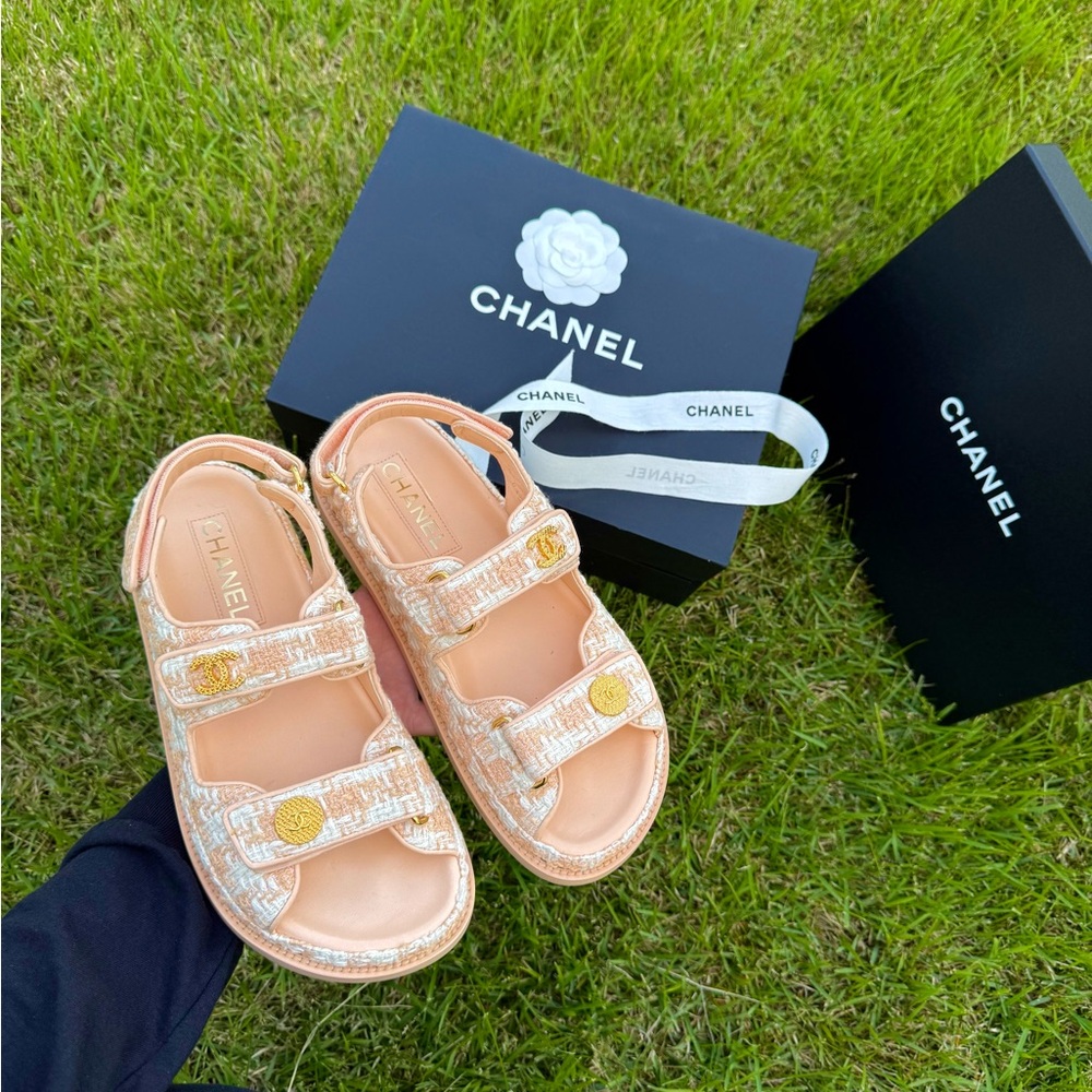 CHANEL Cream & Peach/Pink Dad Tweed Sandals with Gold Embellishments Hardware - Picture 4 of 9